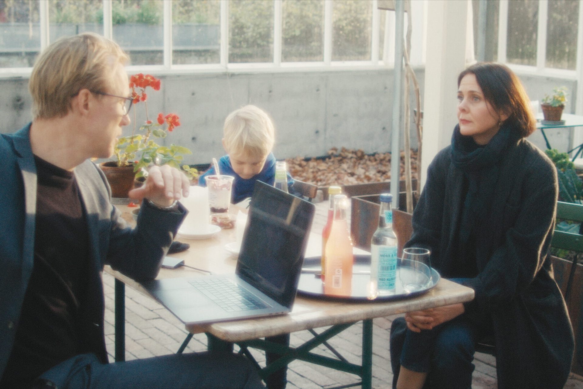 01 Heroes of Tomorrow Margaret meeting signatur