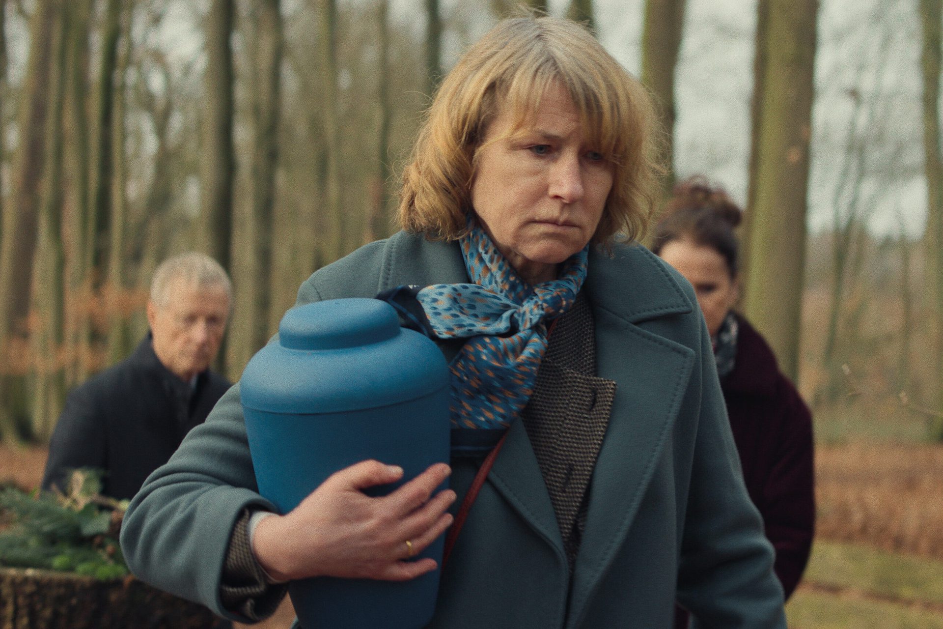 2 STERBEN Corinna Harfouch Jakub Bejnarowicz Port au Prince Schwarzweiss Senator