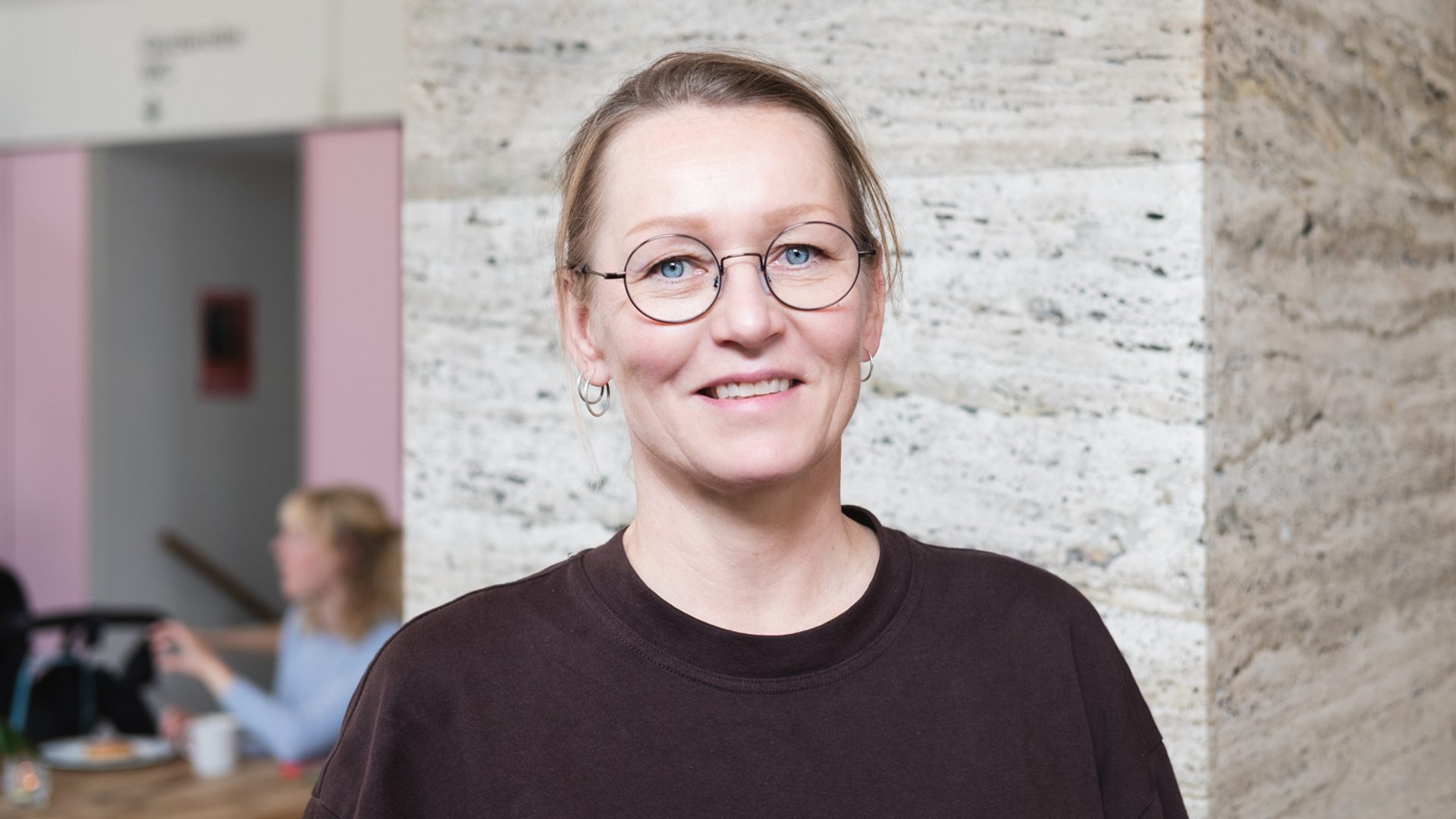 20250826 Ansattbilder Annika Farger Web