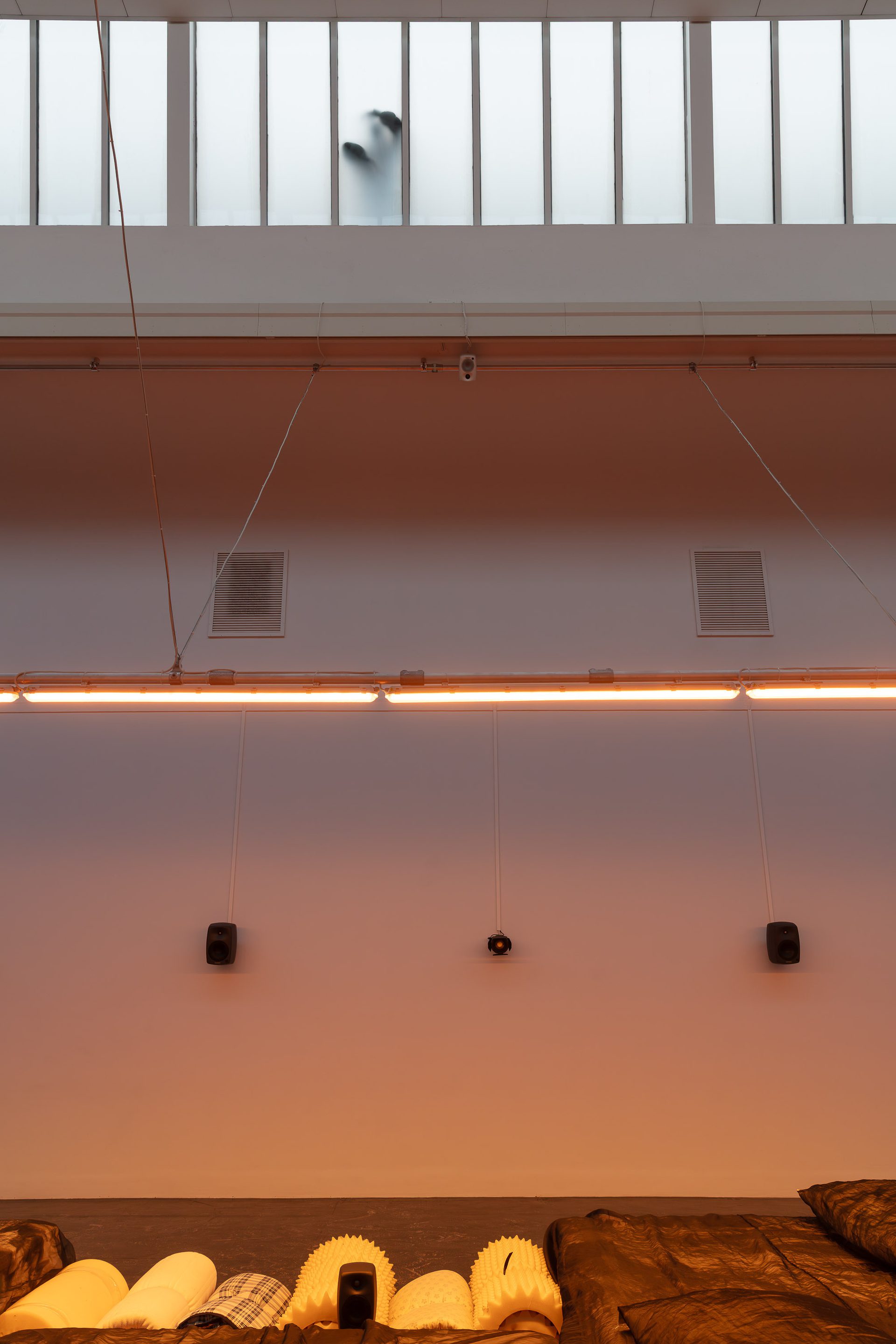 2025 11 Kunstnernes Hus Hjemsøkt hus Tor S Ulstein Kunstdok Web Res 1