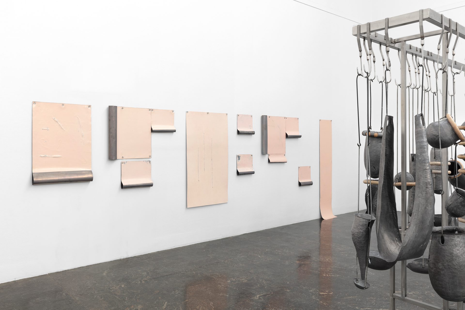 Hanne Tyrmi Hester dør stående 0132