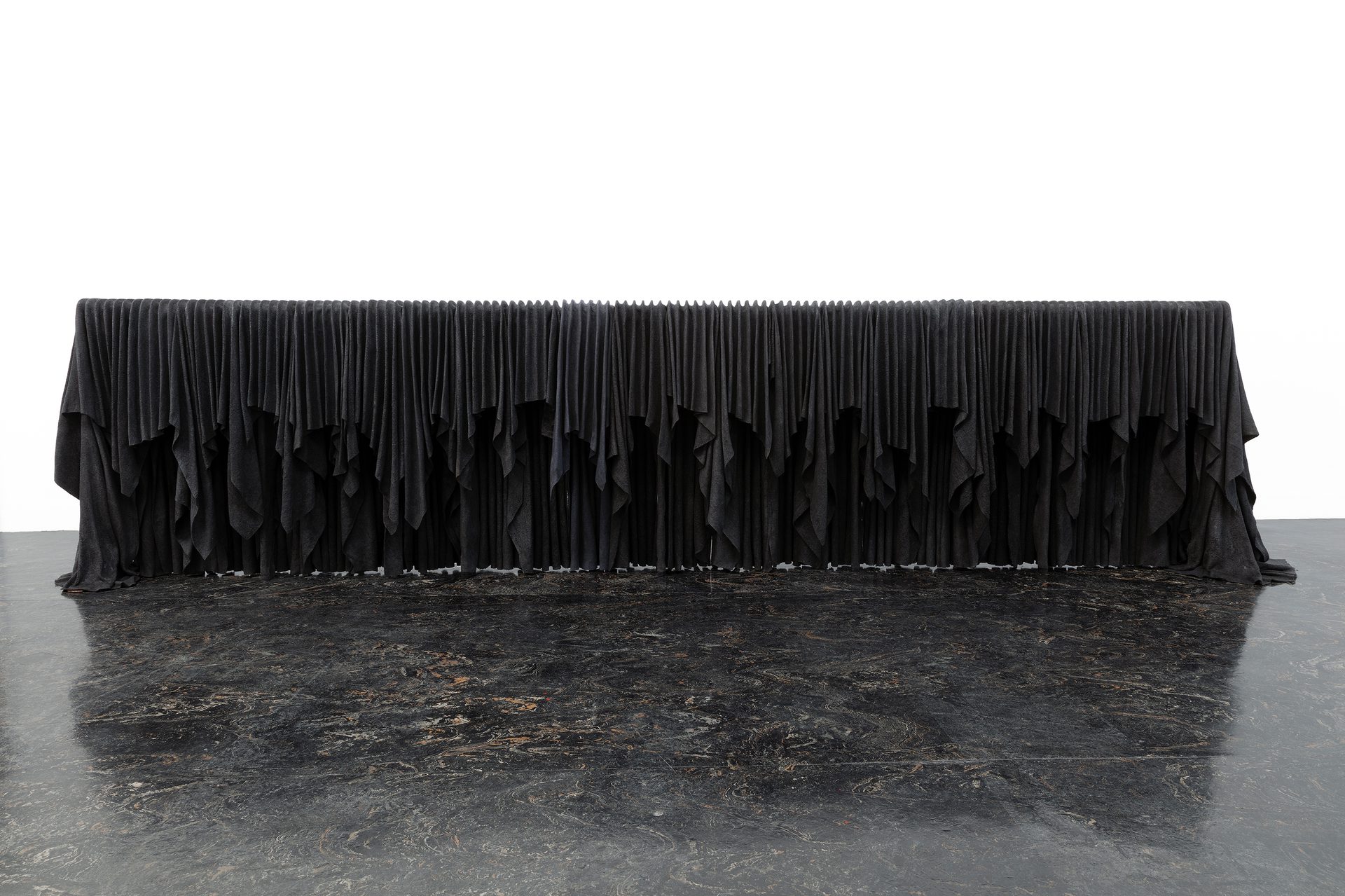 Hanne Tyrmi Hester dør stående 0427