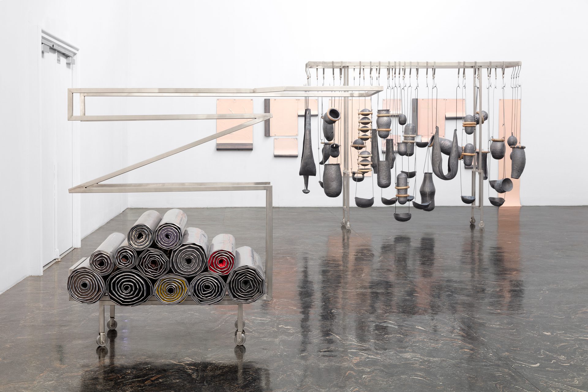 Hanne Tyrmi Hester dør stående 0452