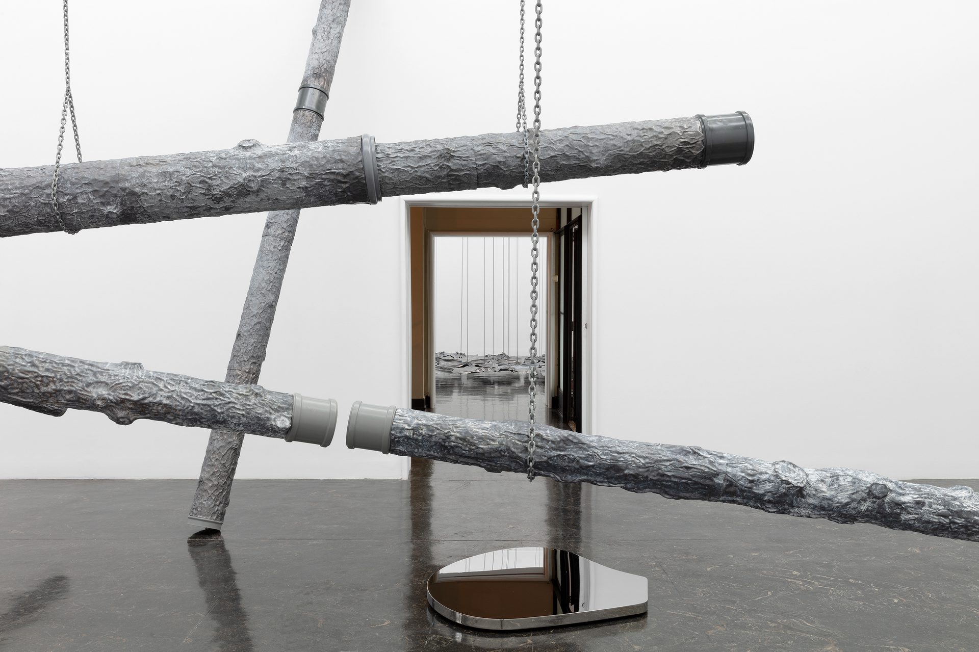 Hanne Tyrmi Hester dør stående 0743