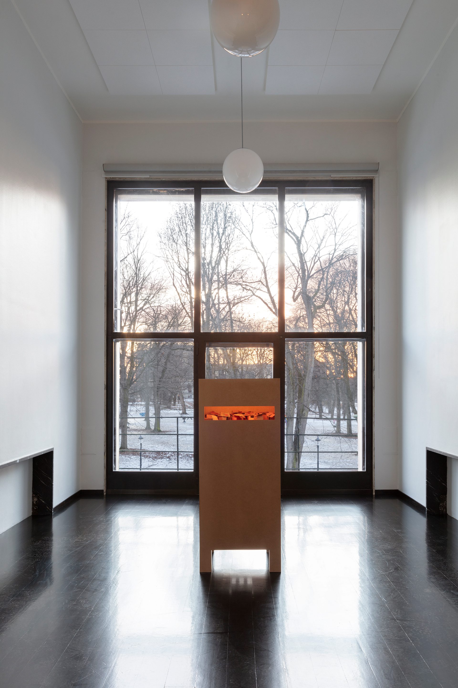 Hanne Tyrmi Hester dør stående 0796